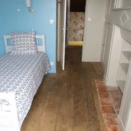 Bed & Breakfast Particulier Le Mercier De Montigny -une Nuit Sur Les Remparts- *